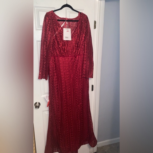 Red Crystal and sequin Mac Duggal Size 14. - Picture 4 of 8